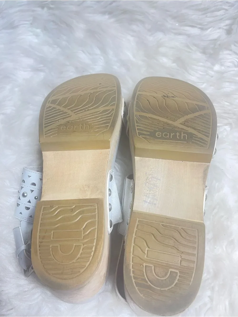 Earth White Pine Toba leather white Perforated Studded Wedge Sandals